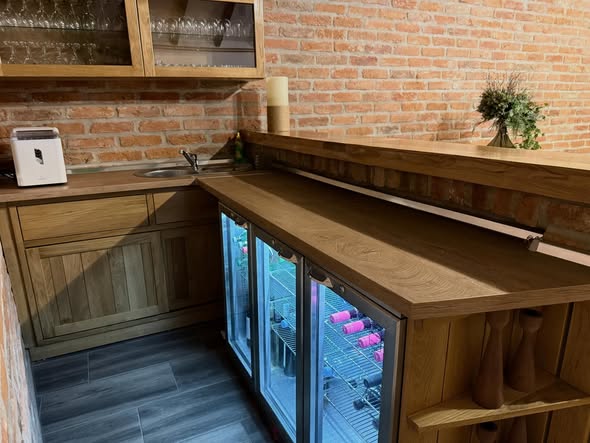 Drveni bar i rashladni dio u Land Park Karas65